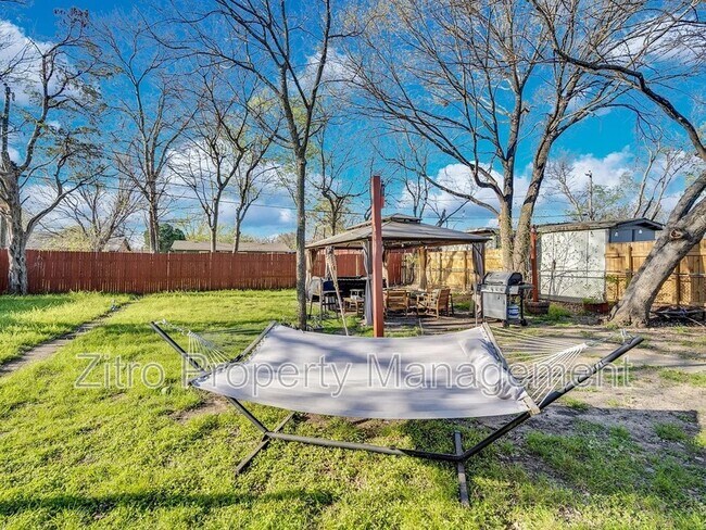 Building Photo - 4208 Wiman Dr