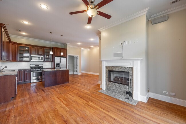 Building Photo - 2358 N Damen Ave