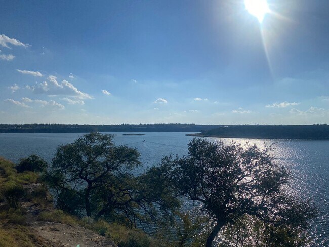 Building Photo - STUDIO CONDO WITH A MILLION DOLLAR LAKE VIEW