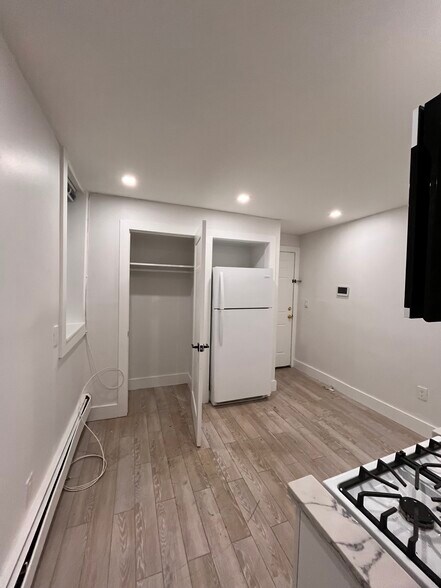 Building Photo - 70 Bevan St