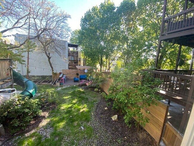 Building Photo - 496 Sumner St