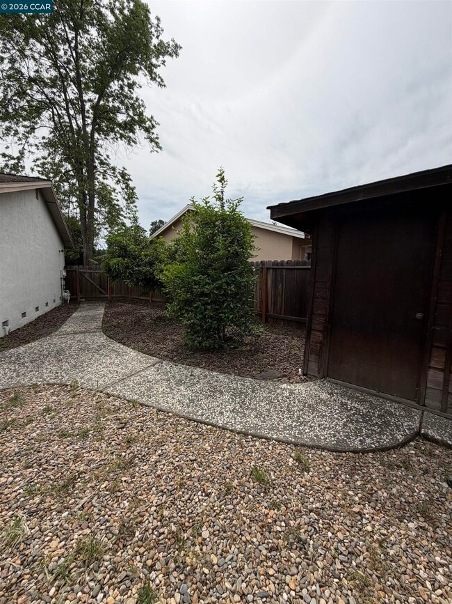 Building Photo - 1209 St Louis Dr