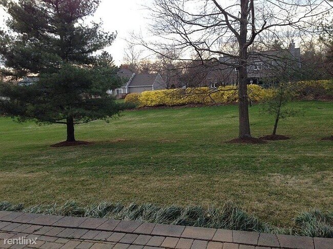 Building Photo - 3 br, 2.5 bath Townhome - 19 Woodward Lane