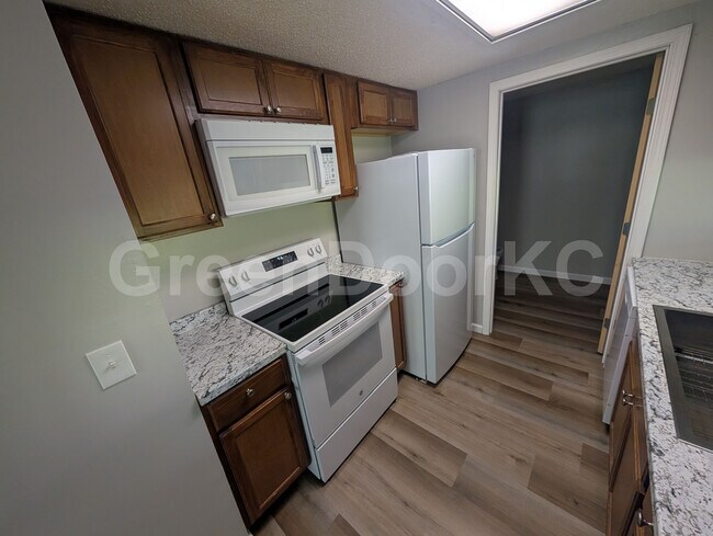 Building Photo - 16520 W 141st St