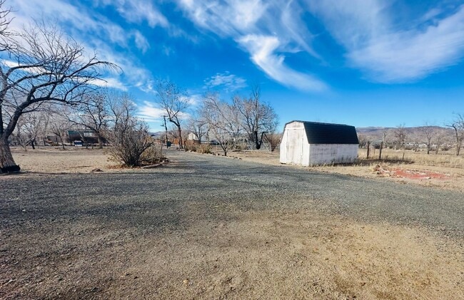 Building Photo - 3 Bed Charming Updated Home Silver Springs