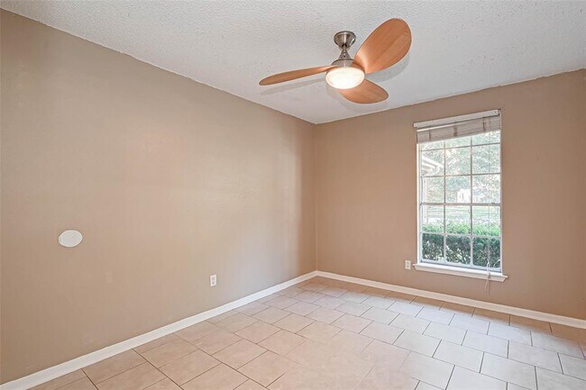Building Photo - 21631 Park Villa Dr