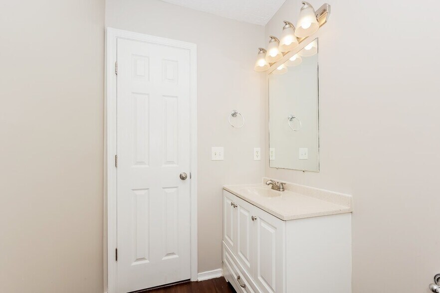 Building Photo - 5576 Dory Dr