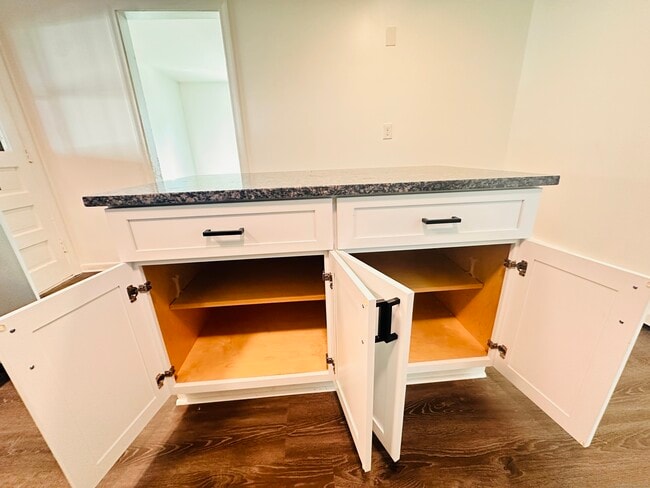 Building Photo - 266 Linwood St