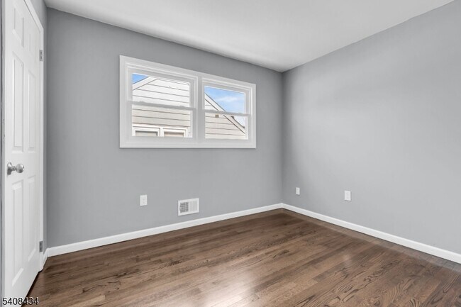 Building Photo - 417 Highland Pl