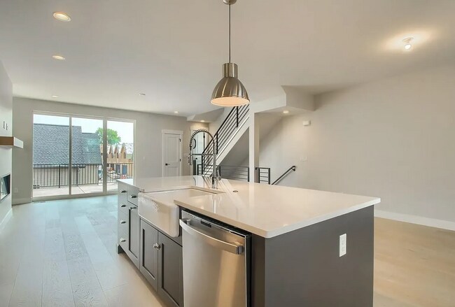 Building Photo - "Spacious 3-Bed Townhouse in Arvada with 2.5 Baths & 1854 Sq Ft of Comfort!"