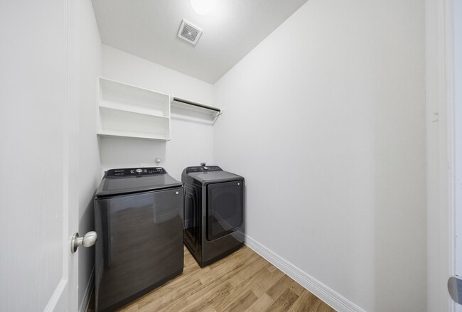 Building Photo - 40615 Guillemont Ln