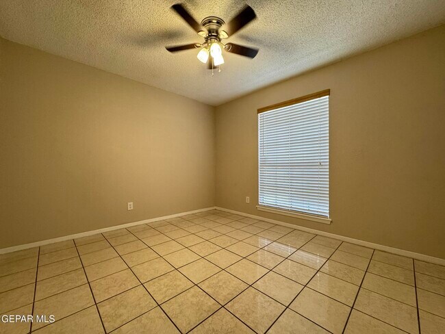 Building Photo - 701 Espolon Dr