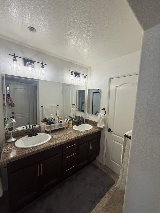 Building Photo - One Of A Kind Town Home in Serra Mesa
