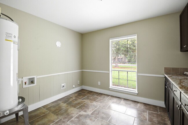 Building Photo - 1511 Sungail Dr