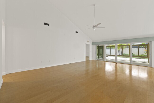Building Photo - 187 Harbourside Cir