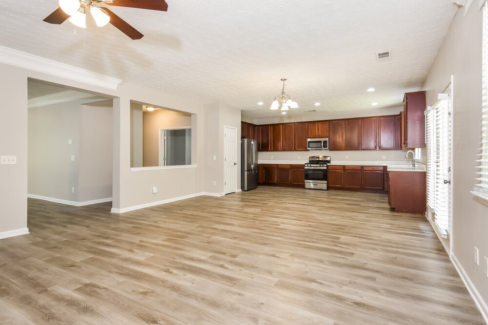 Building Photo - 2110 Valley Creek Dr