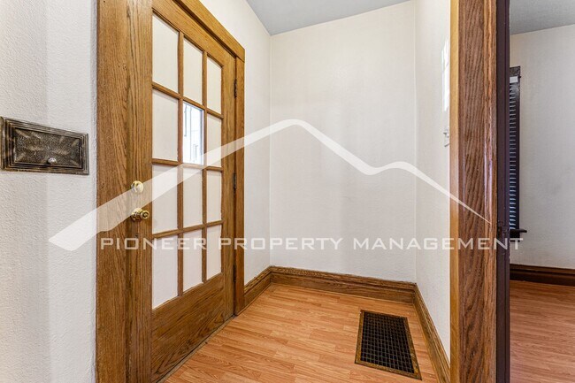 Building Photo - 3240 Josephine St