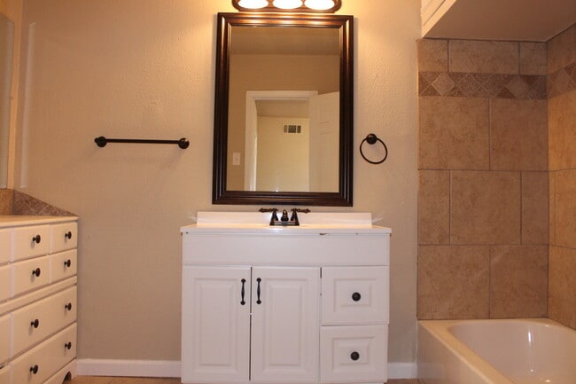 Building Photo - PRE -LEASING FOR AUGUST ! 4 Bedroom/2 bath House 1.5 Miles from Texas Tech