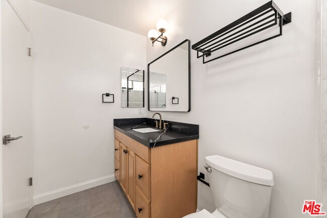 Building Photo - 1608 S Bentley Ave