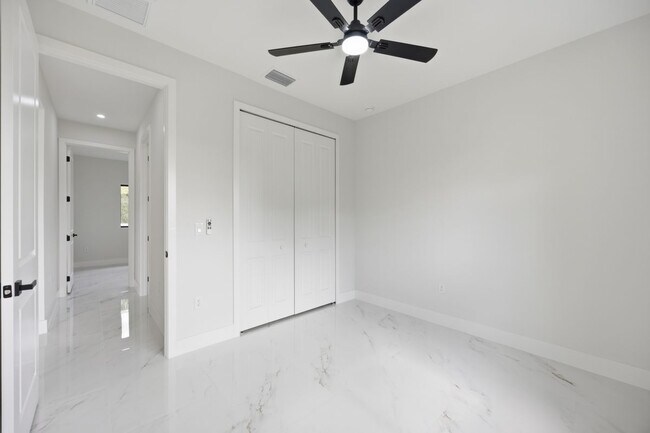 Building Photo - 1299 Barton Ave