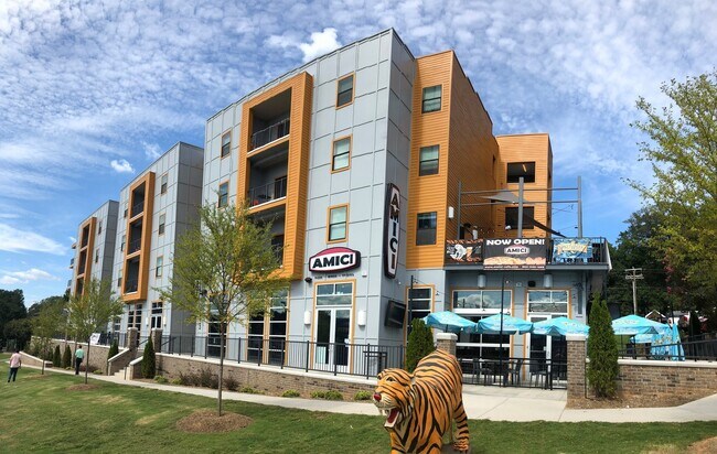 Interior Photo - Plaza One89