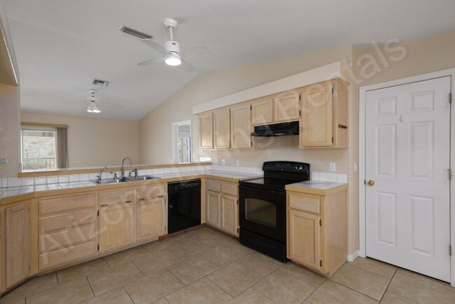 Building Photo - THREE CAR POOL HOME