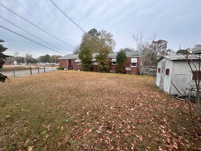 Building Photo - 3604 Hydrangea St
