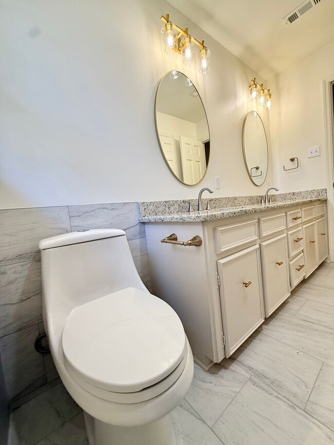 Building Photo - 130 Valley Club Cir