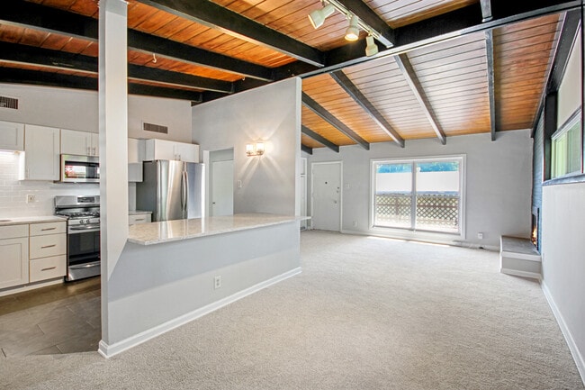 Building Photo - 7739 Peach Tree Ln