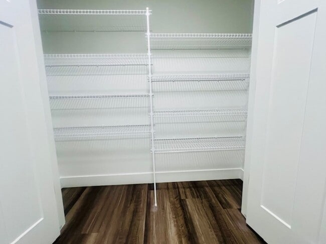 Building Photo - Brand-new Condo Conveniently Located in Ri...