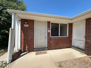 Building Photo - 935 Winona Ct