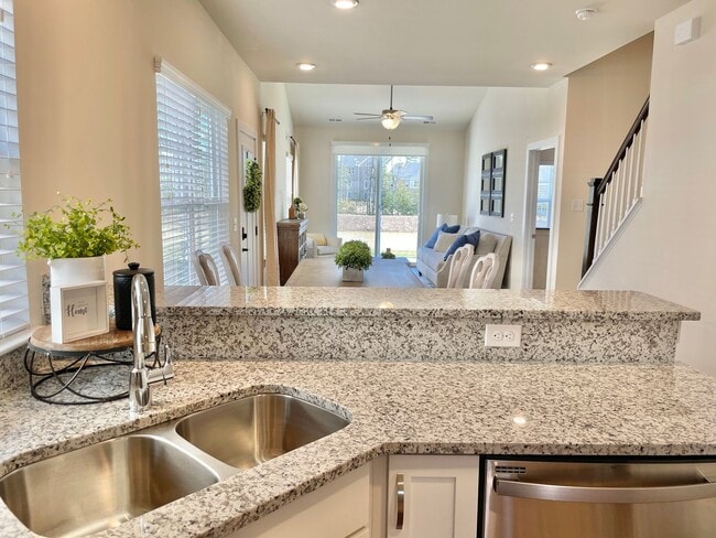 Building Photo - Cardinal | 4 Bed 2.5 Bath | Garage | 1895 sf | $2930-$3370 | 6, 7, 8, 9, 11, 12, 13, 14, 15 and 1...