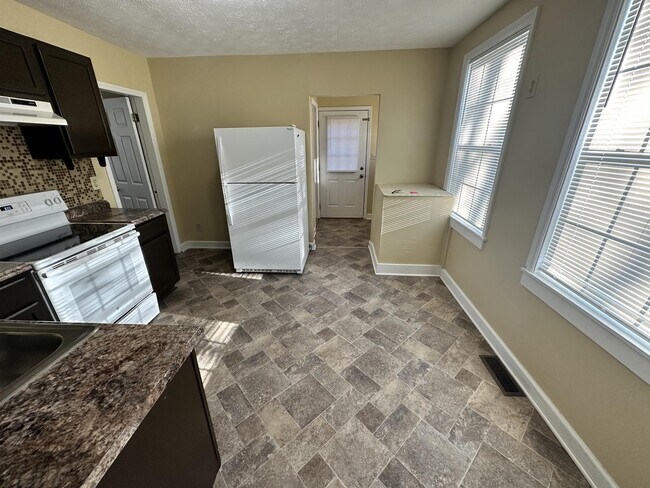 Building Photo - 1410 Irwin Ave