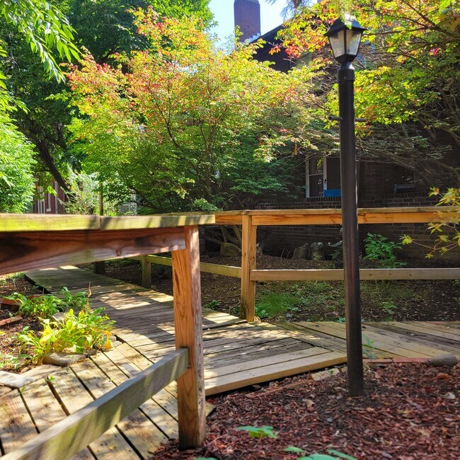 Building Photo - 1620 Beechwood Blvd