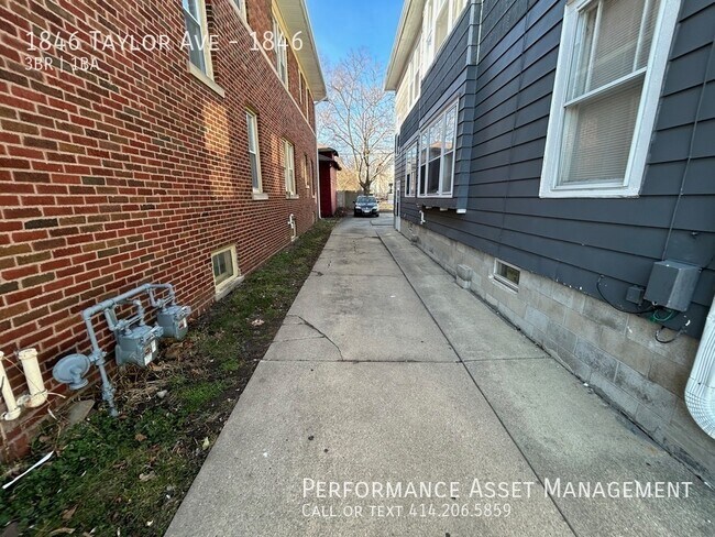 Building Photo - Glorious 3 Bedroom Lower in Racine