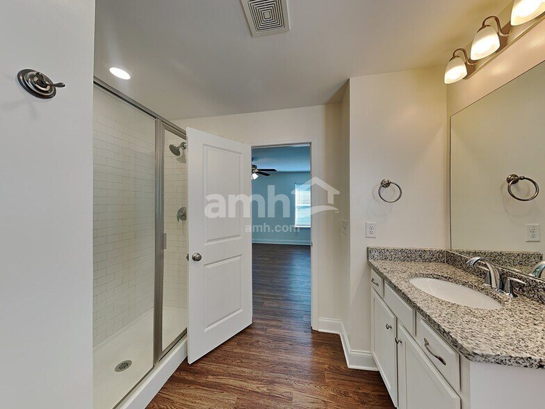 Building Photo - 112 Oscar Way