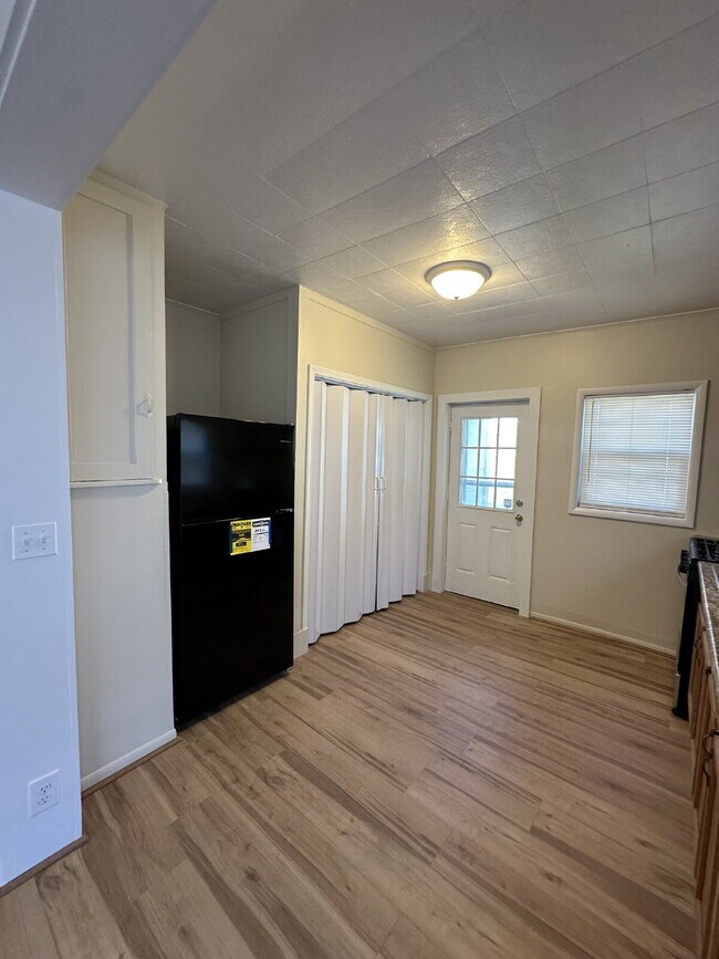 Building Photo - 3-Bedroom Duplex