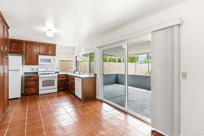 Building Photo - 24031 Olivera Dr