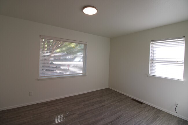 Building Photo - 59 Shirley Ln
