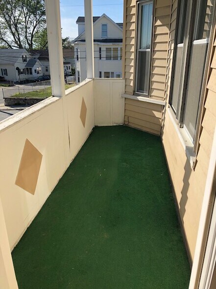 Outdoor porch - 99 Orleans St