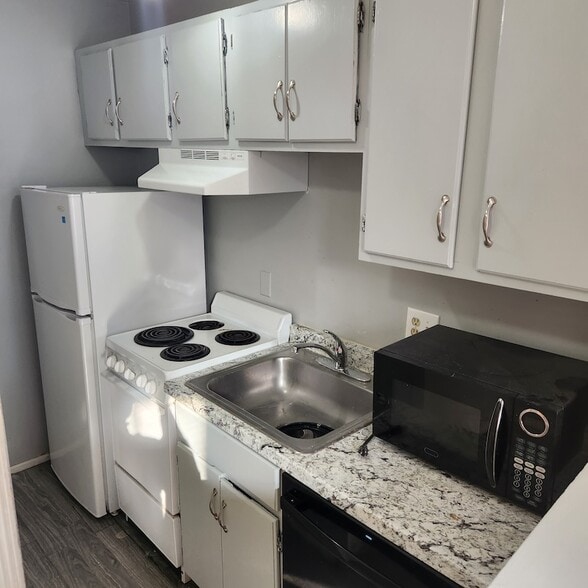 Primary Photo - 926 Southbridge St