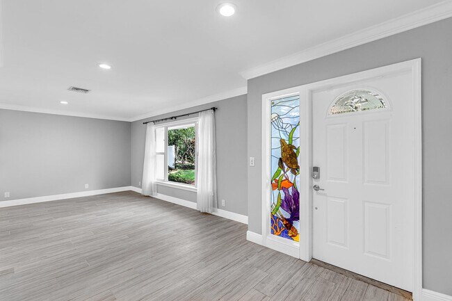 Building Photo - 12831 Shore Dr