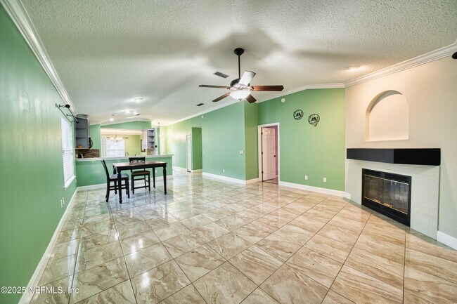 Building Photo - 185 Hawthorn Hedge Ln