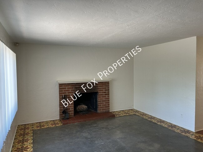 Building Photo - 1448 E Waverly St