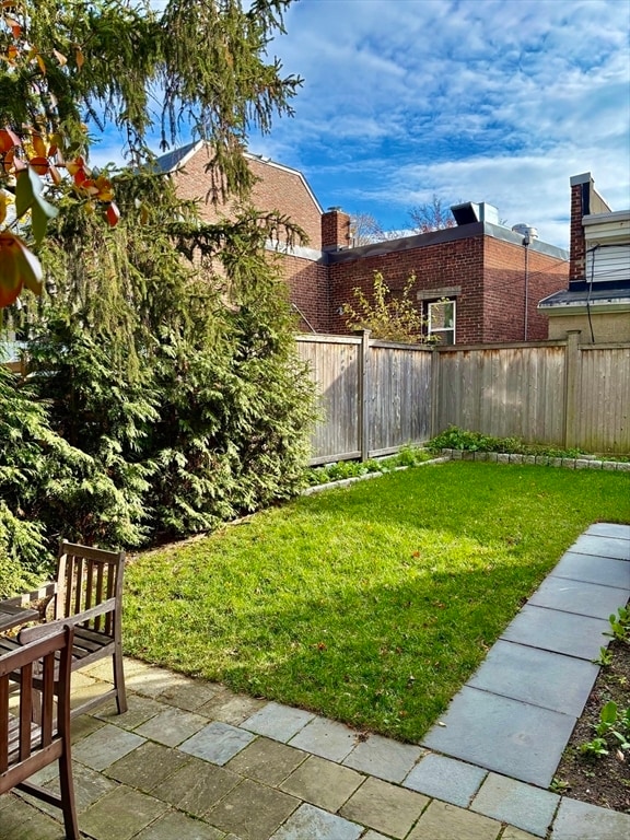 Building Photo - 7 Standish St