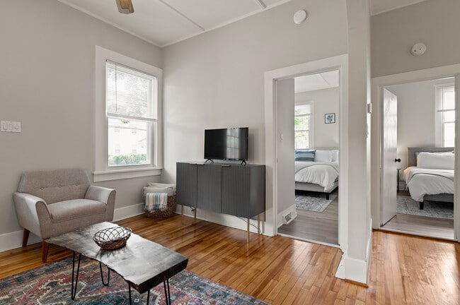 Building Photo - 125 W Circular St