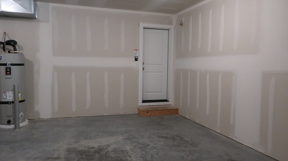 Building Photo - 1099 S New Oak Ln