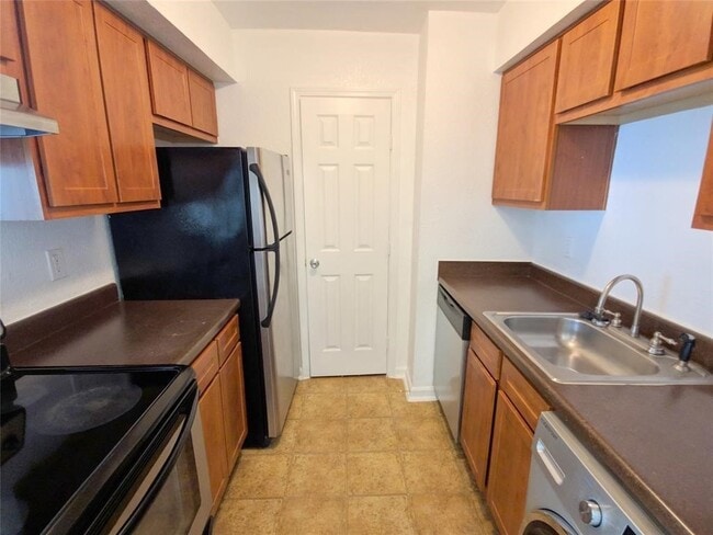 Building Photo - 8100 Creekbend Dr