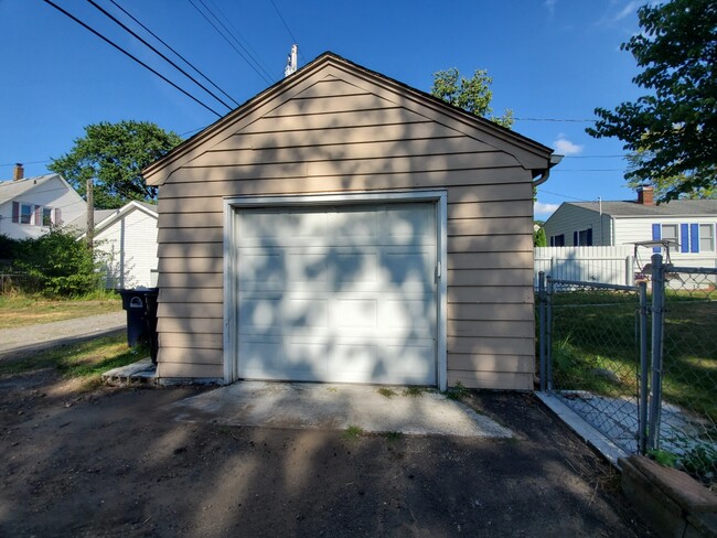 Building Photo - 126 E Garfield St