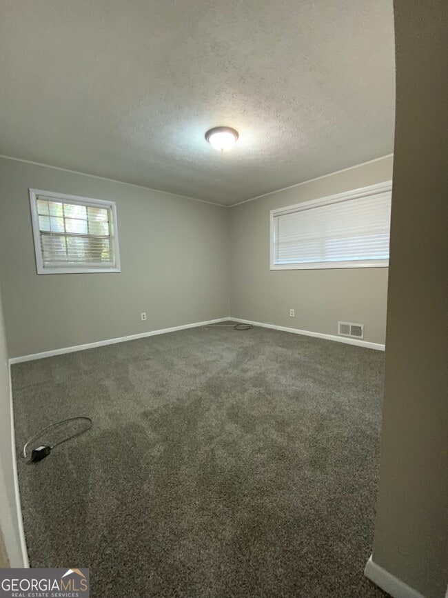 Building Photo - 692 White Bird Way